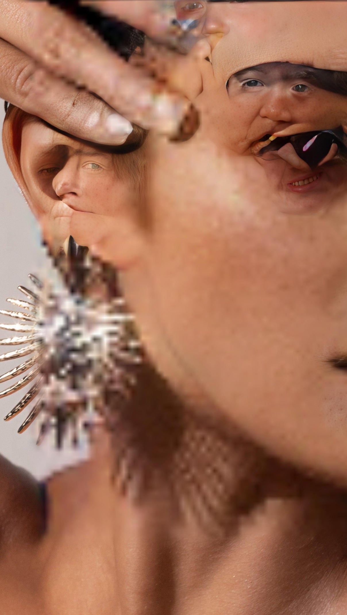 AIIZIE GOLD STARBURST DROP EARRINGS - product image