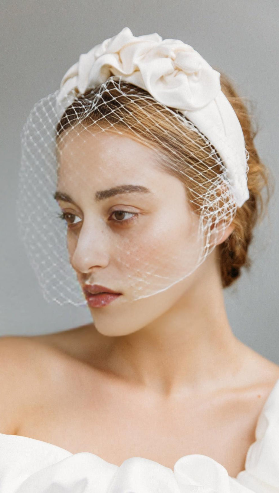 ROSETTA TRIPLA CON VELO IN CREMA