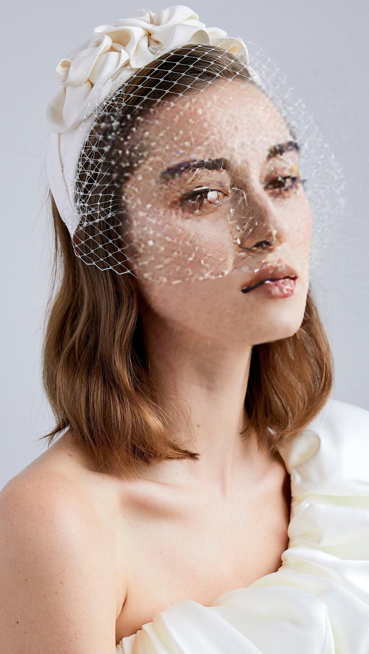 AIIZIE TRIPLE ROSETTE WITH VEIL IN CREAM - product image
