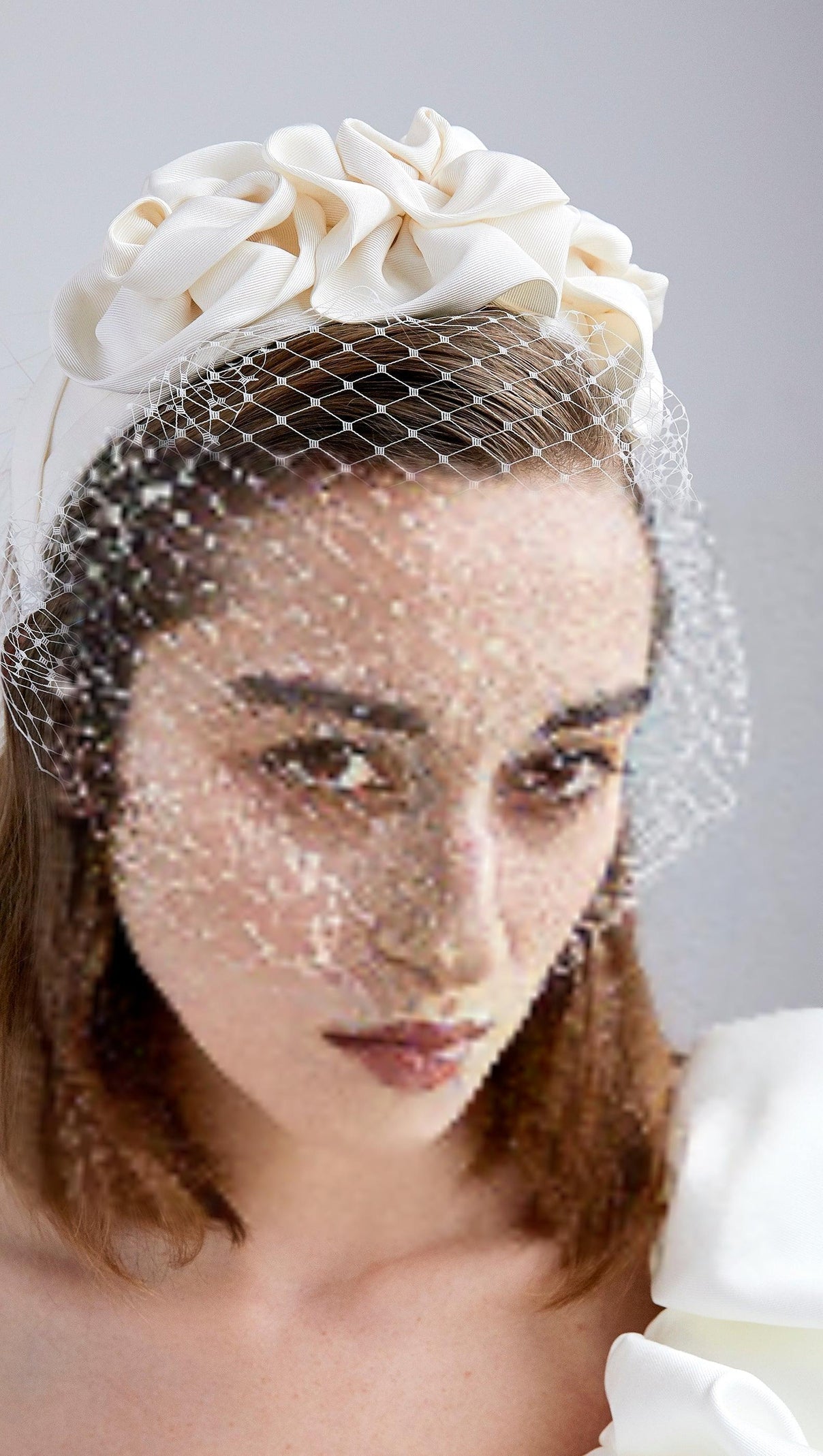 AIIZIE TRIPLE ROSETTE WITH VEIL IN CREAM - product image