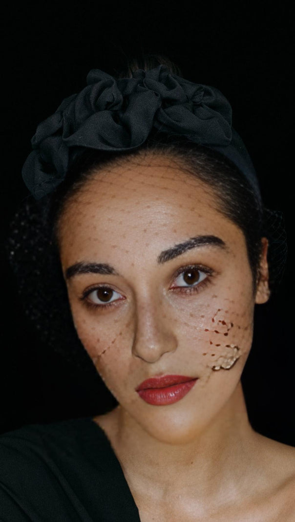 AIIZIE TRIPLE ROSETTE WITH VEIL IN BLACK - product image