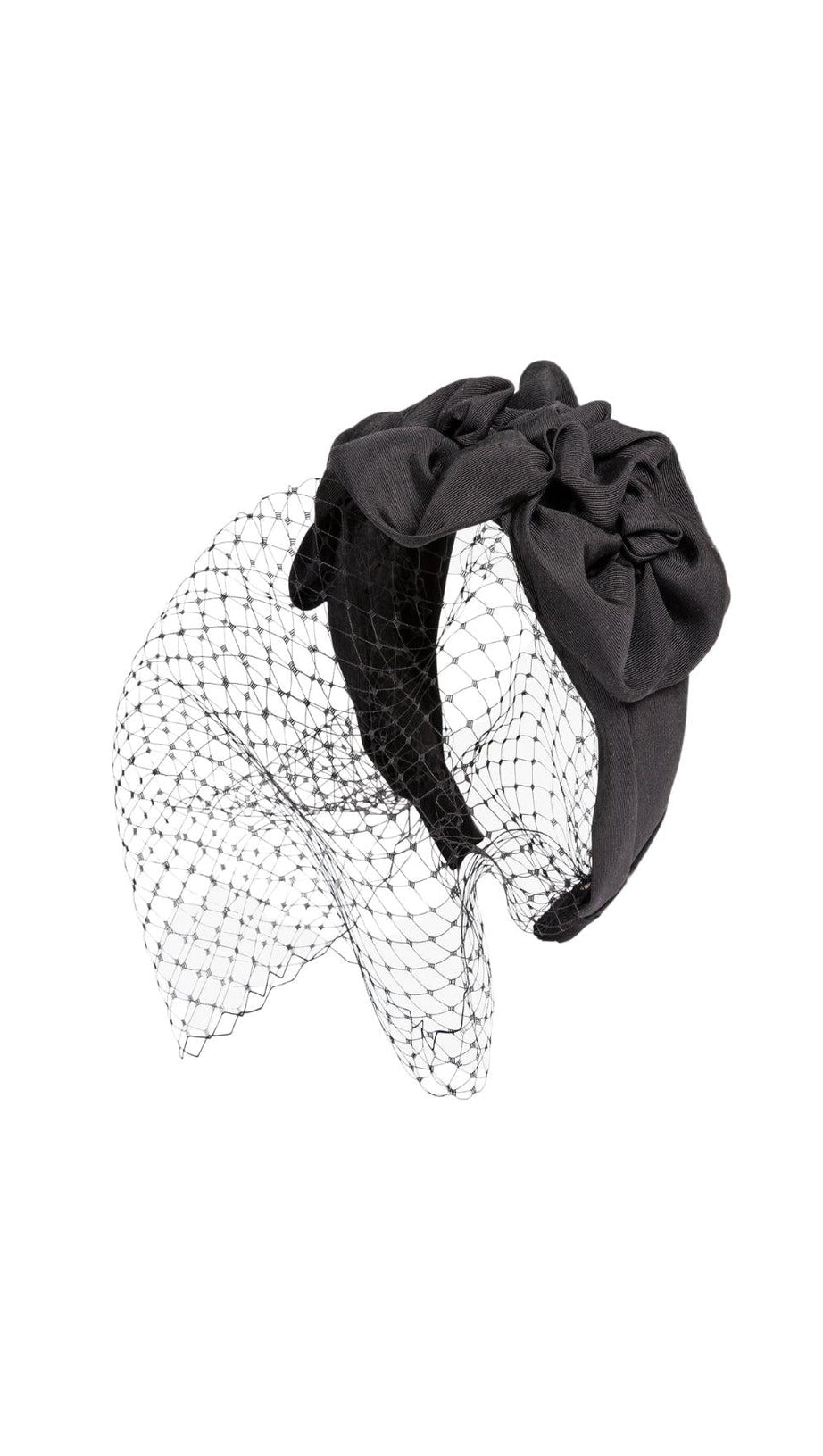 DREIFACHROSETTE MIT SCHLEIER IN SCHWARZ