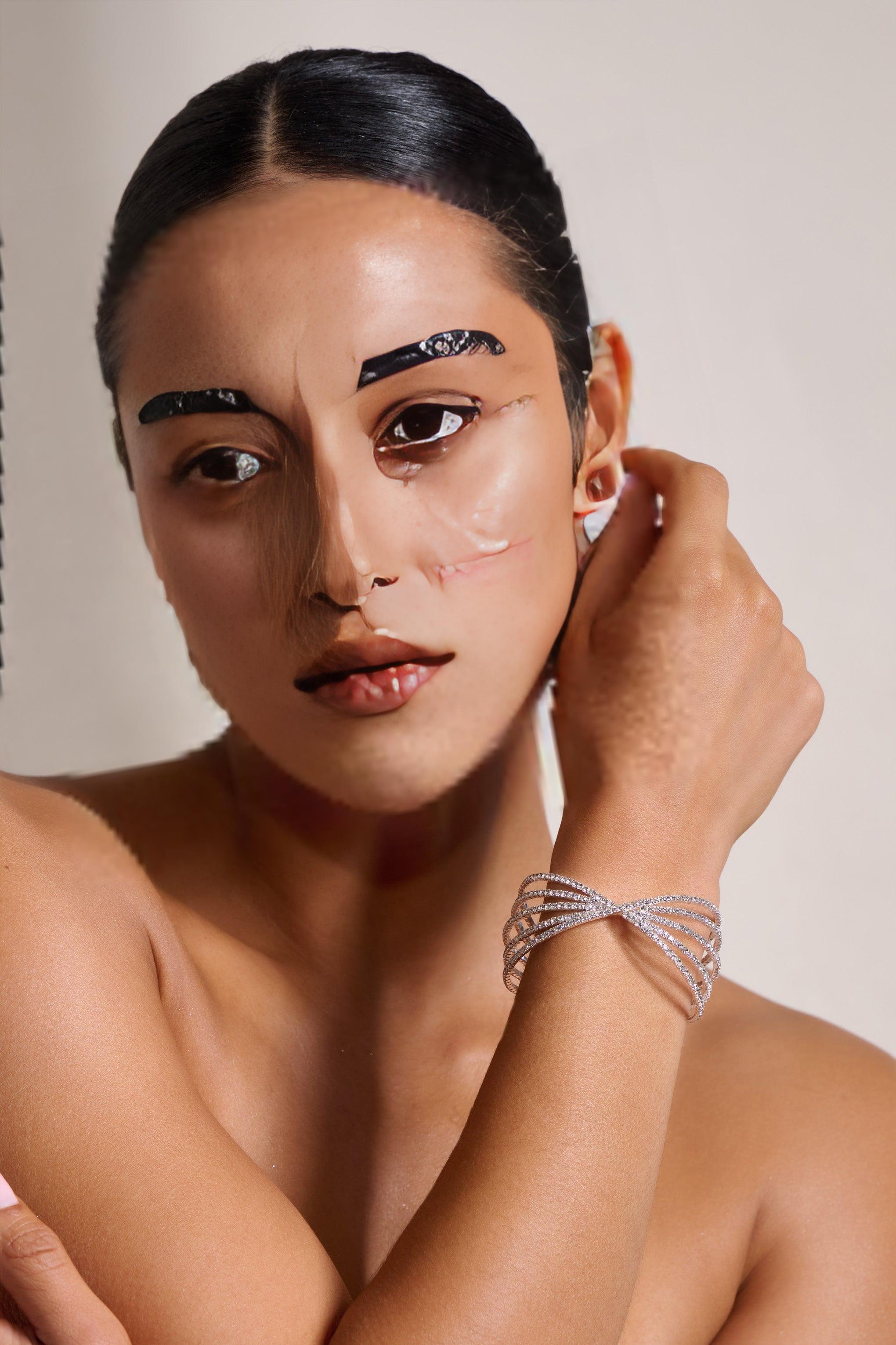 Silbernes Manschettenarmband mit Strass