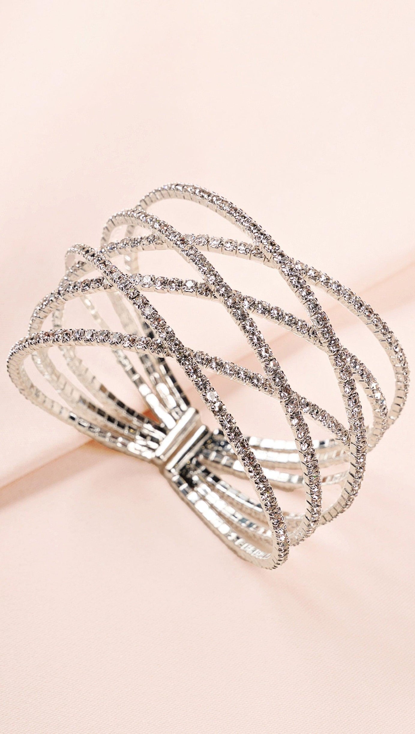 Silbernes mehrlagiges Manschettenarmband mit Strass 