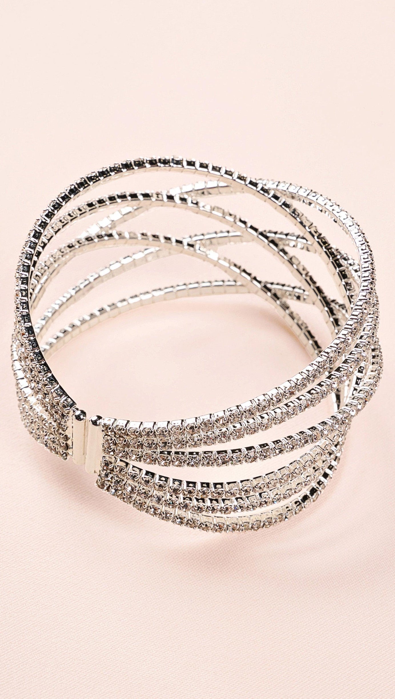 Silbernes mehrlagiges Manschettenarmband mit Strass 