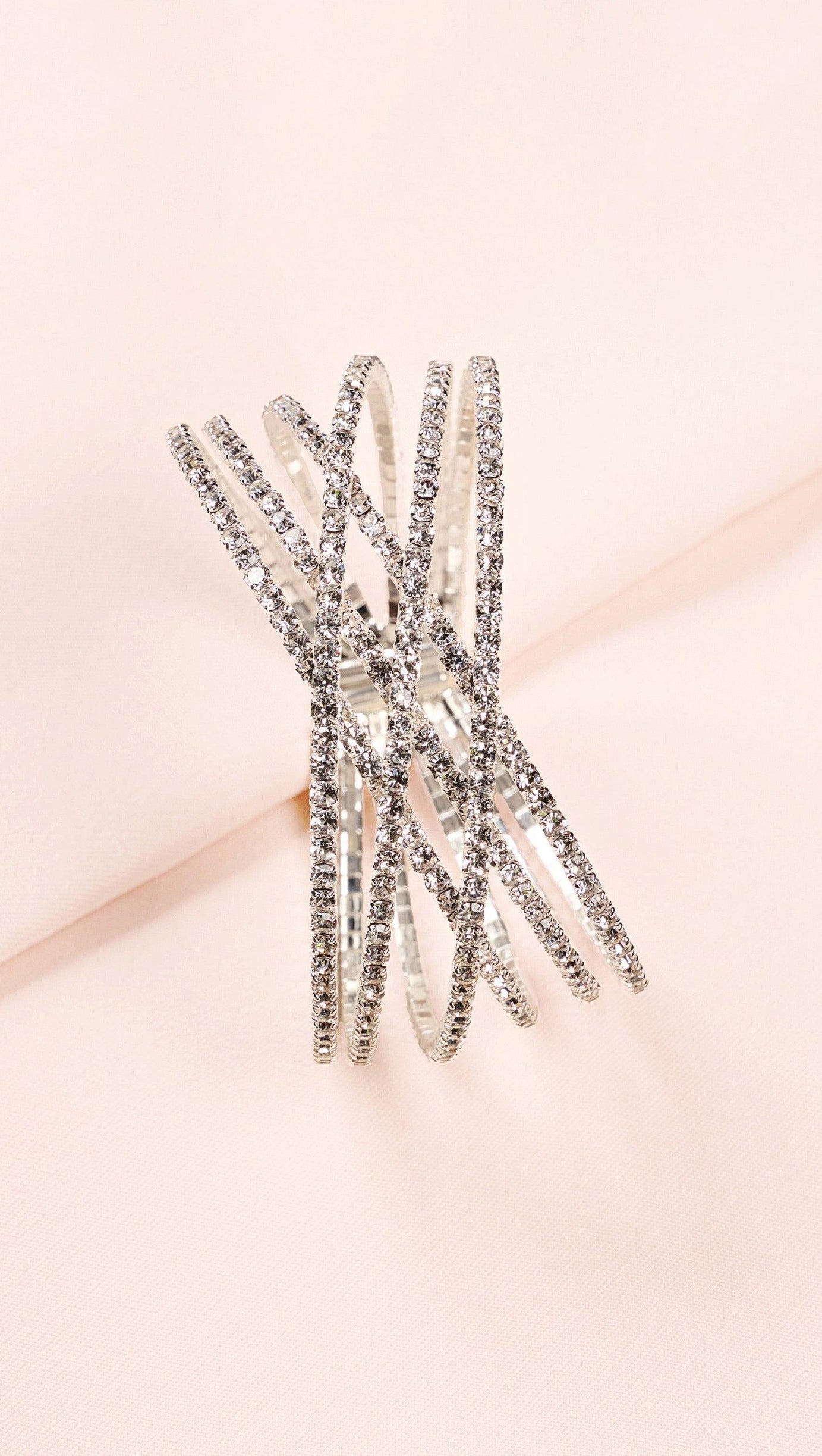 Silbernes mehrlagiges Manschettenarmband mit Strass 