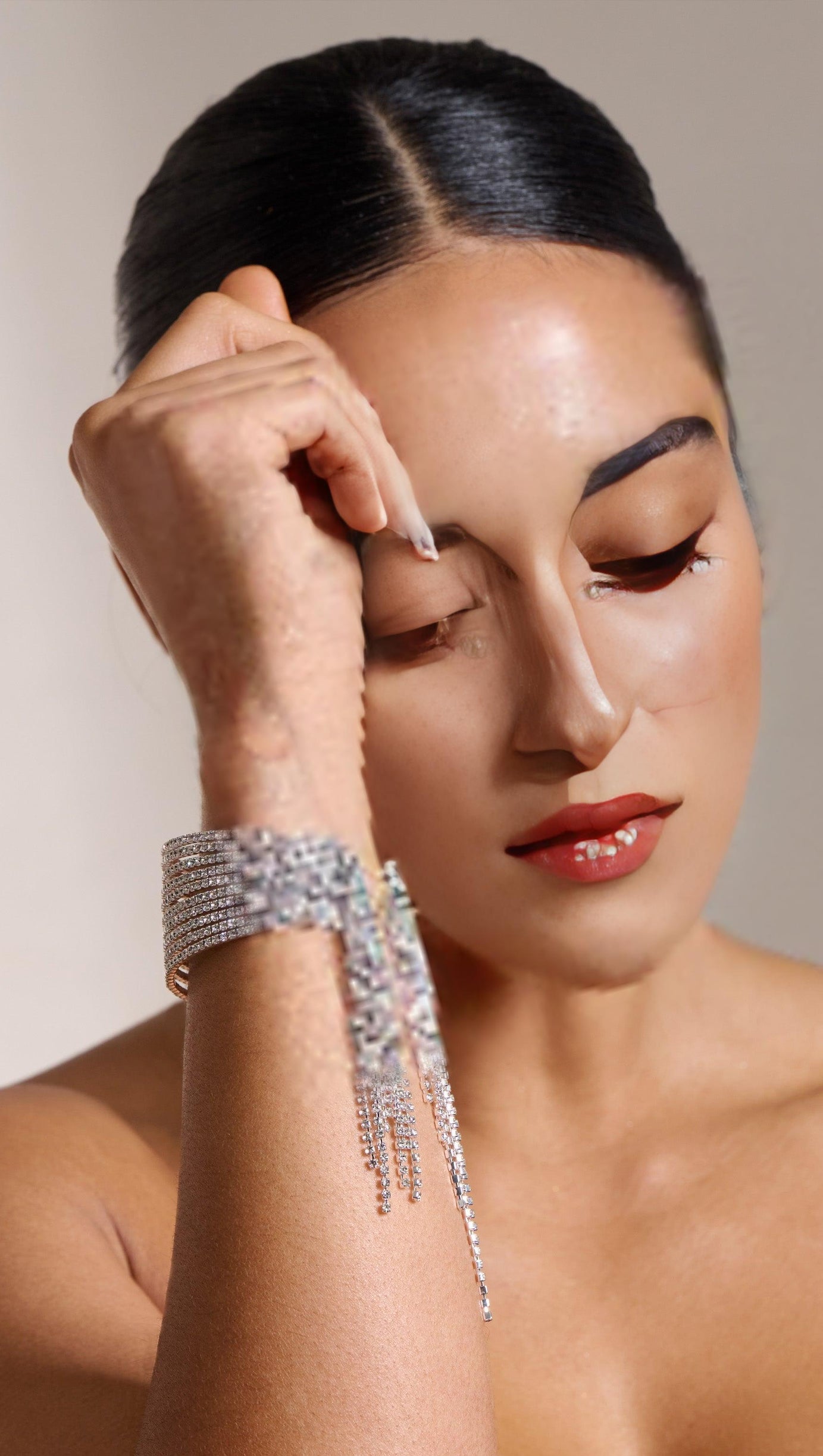 Silbernes Manschettenarmband mit Strassquaste