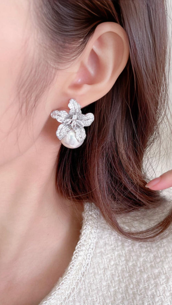 AIIZIE LILY SILVER PEARL EARRINGS - product image
