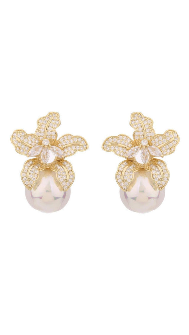AIIZIE LILY GOLD PEARL EARRINGS - product image