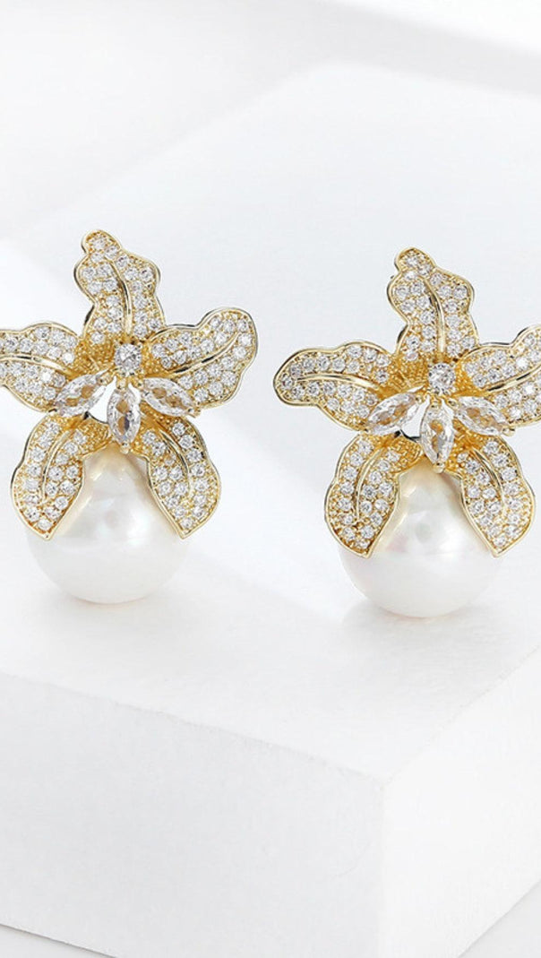 AIIZIE LILY GOLD PEARL EARRINGS - product image