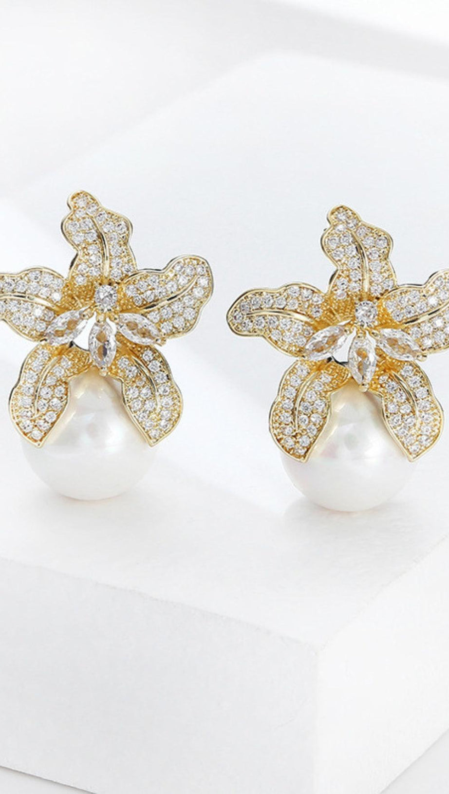 LILY GOLD PEARL EARRINGS