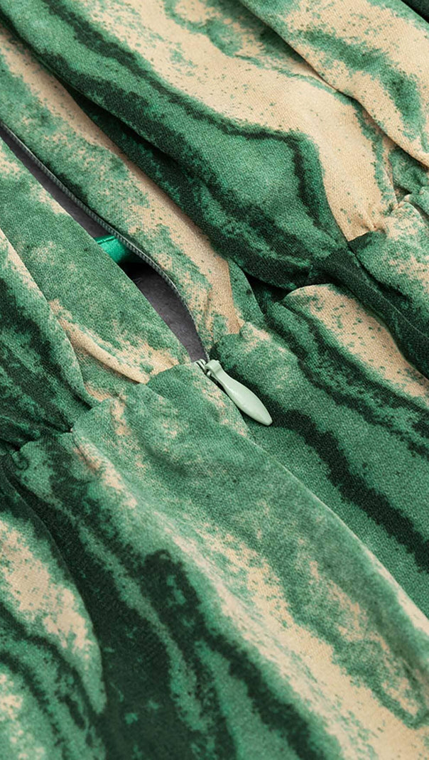 Kleid mit Allover-Print, Cut-Outs und PUFFÄRMELN aus SMARAGD-EDELSTEIN
