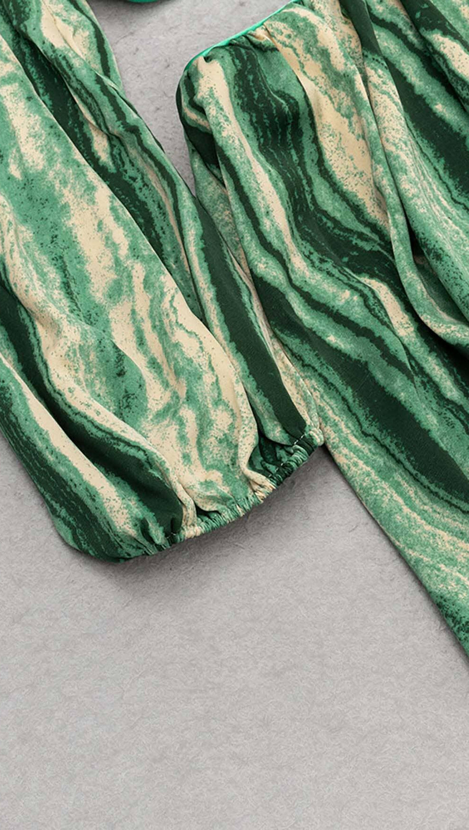 ALLOVER PRINT CUT OUT PUFF SLEEVE DRESS IN EMERALD GEMSTONE