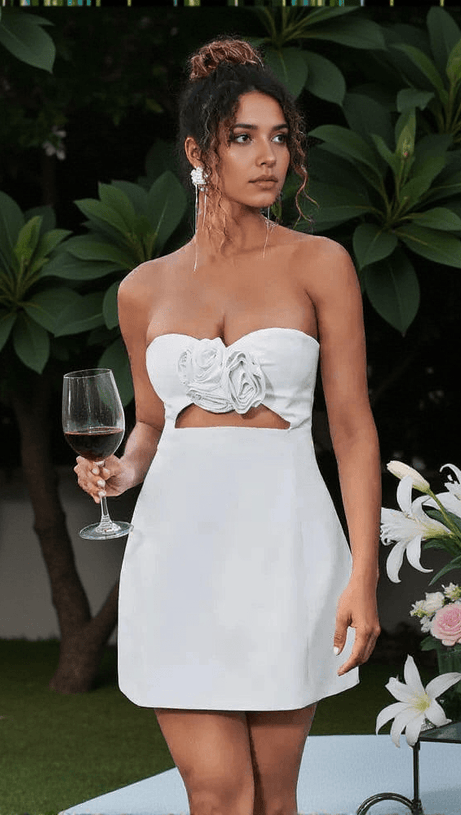 KINSLEY STRAPLESS CUTOUT MINI DRESS IN WHITE