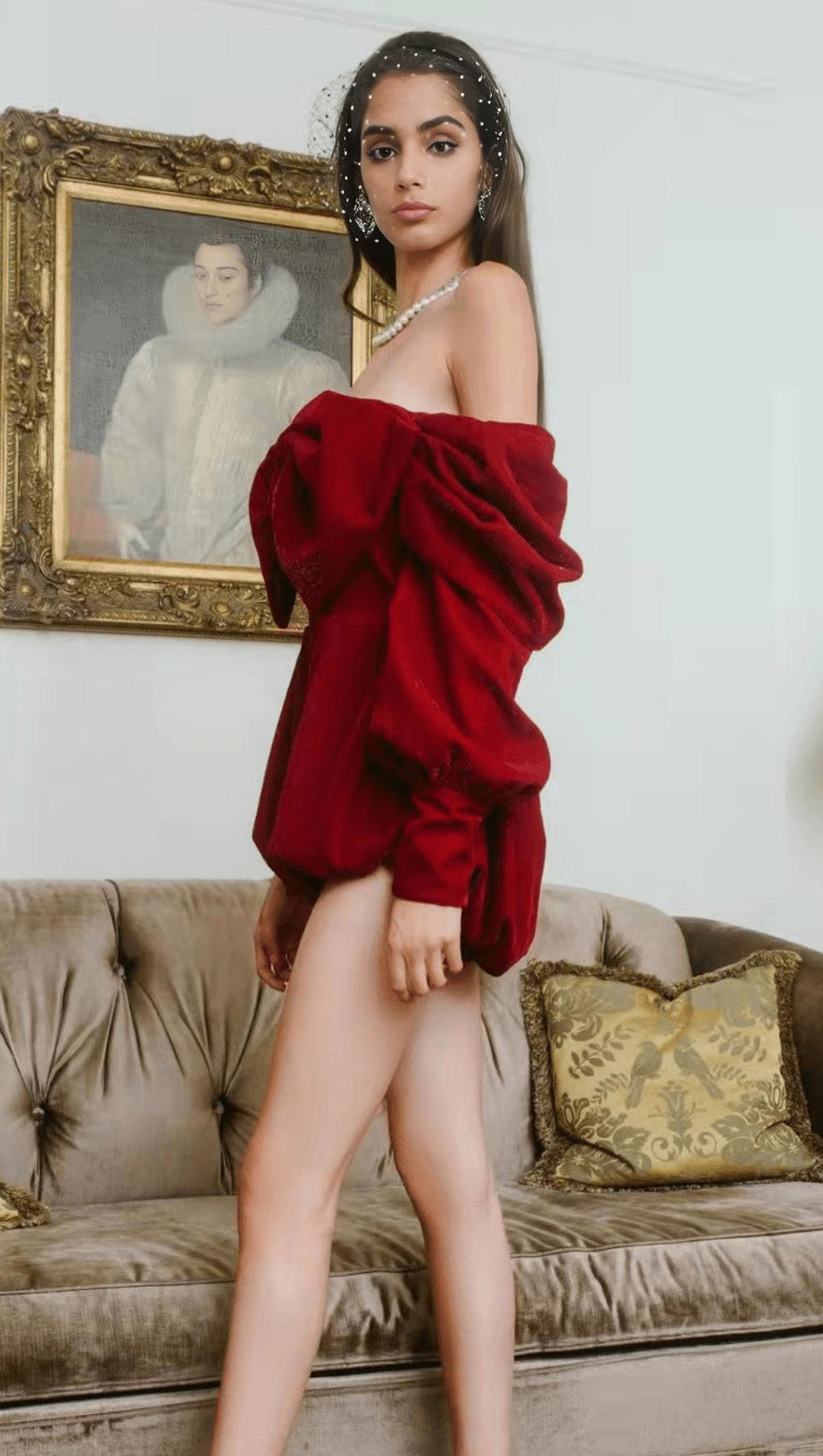 VELVET STRAPLESS MINI DRESS IN RED