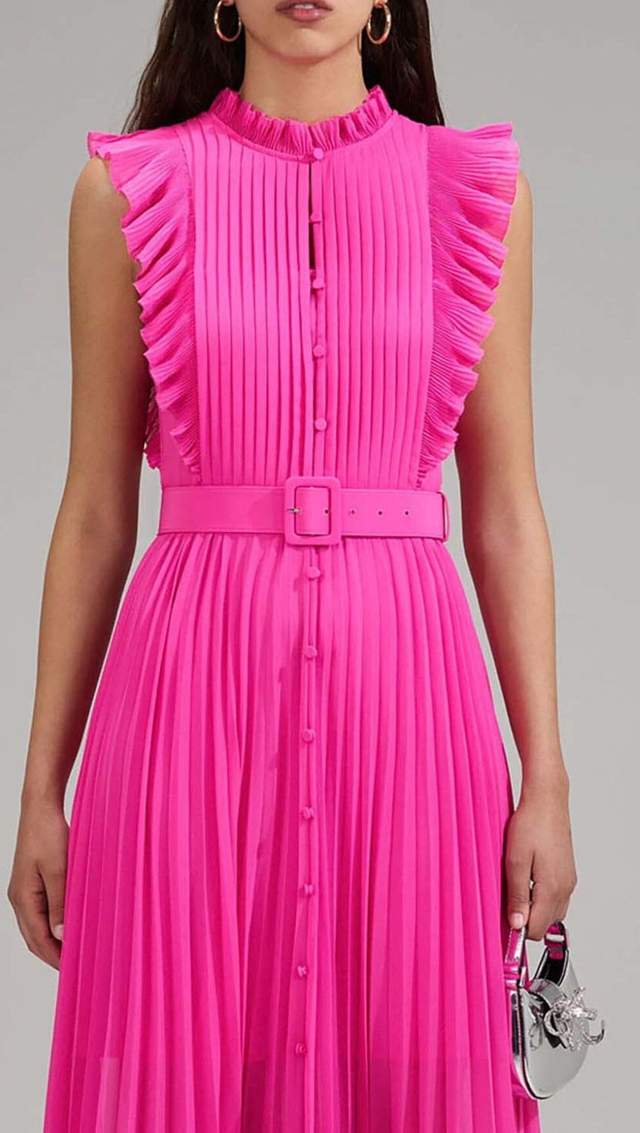 MAXIKLEID MIT PLISSEE-KNÖPFEN IN ROSA