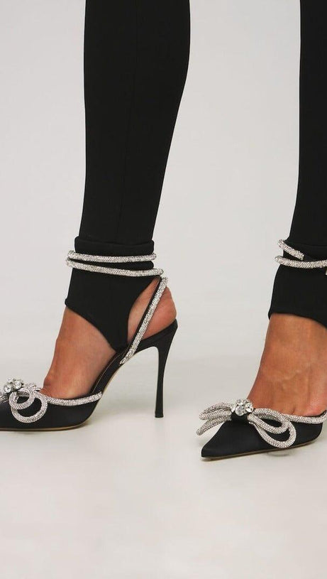 SCHWARZE SATIN-HEELS MIT SCHLEIFE UND KRISTALL