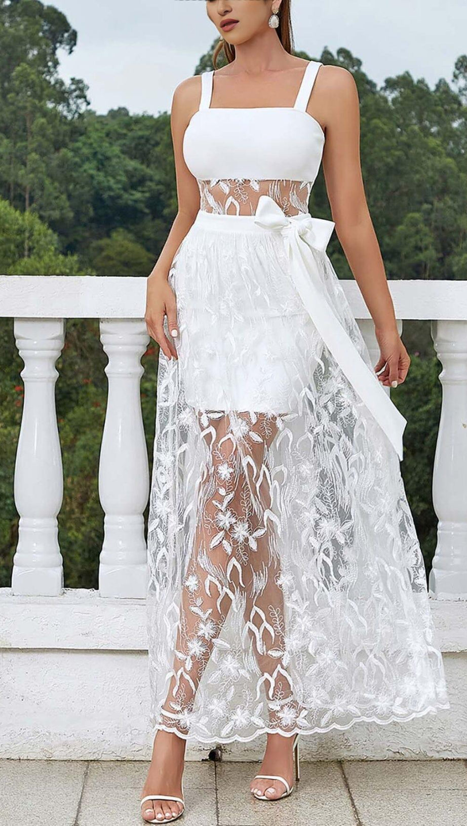 MIDIKLEID AUS SPITZE MIT SCHLEIFE IN WEISS