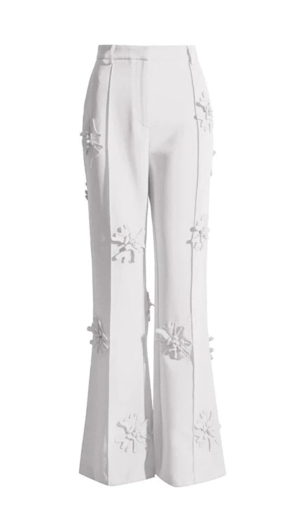 AIIZIE STEREO FLOWER MID-RISE JEANS IN WHITE - product image