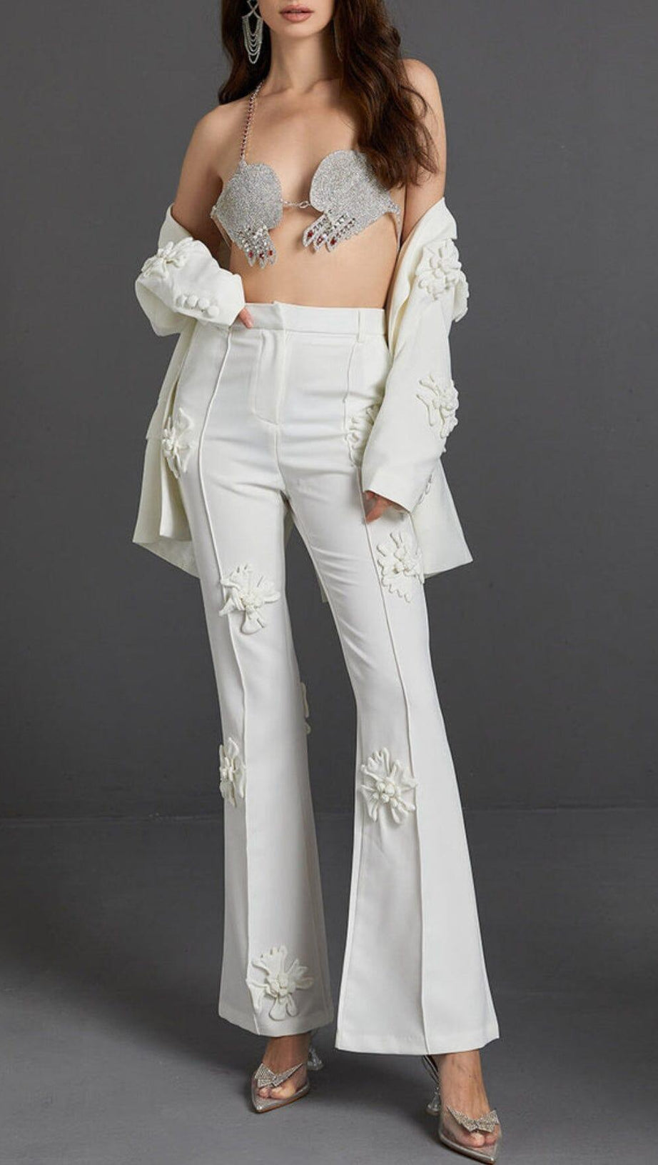 STEREO FLOWER MID-RISE JEANS IN WHITE