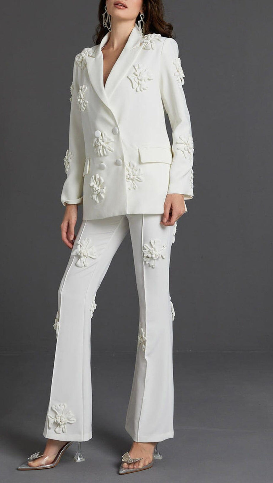 STEREO FLOWER MID-RISE JEANS IN WHITE