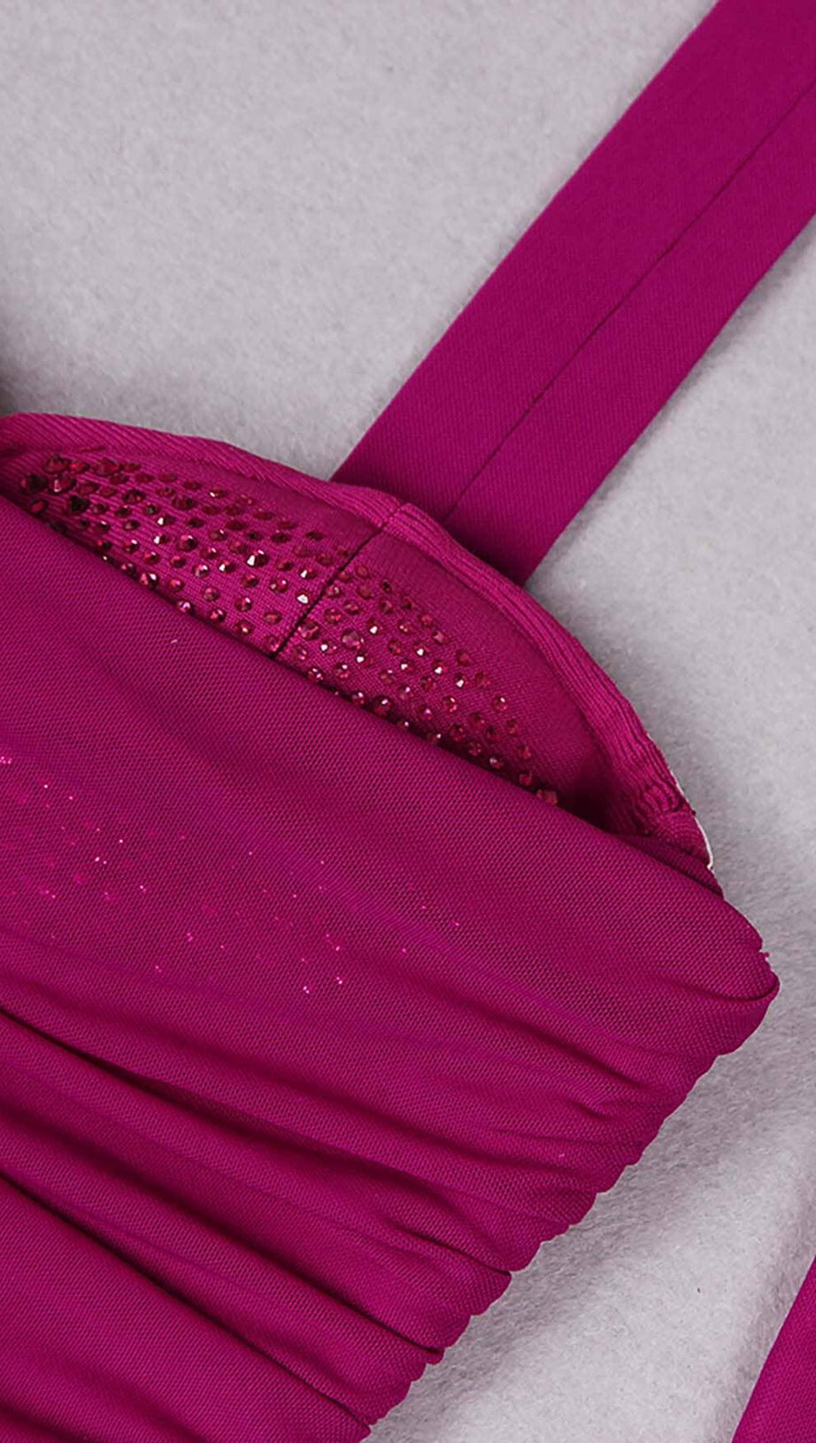 Neckholder-Midikleid mit Kristallen in Trauben