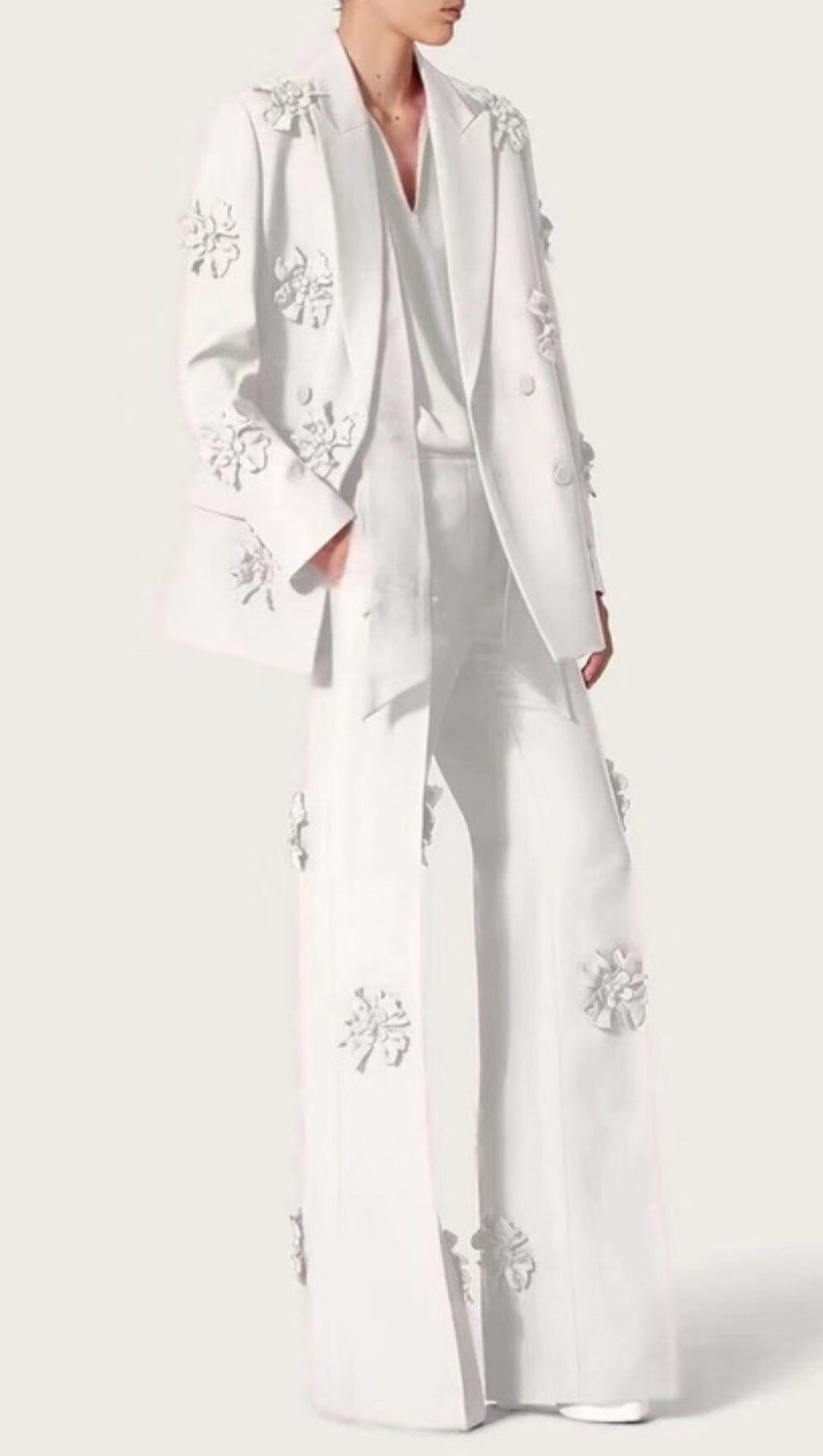 DOUBLE-BREASTED THREE DIMENSIONAL FLORAL SUIT JACKET IN WHITE