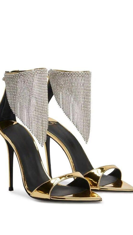 GOLDENE ABSATZSCHUHE MIT KRISTALLQUASTE