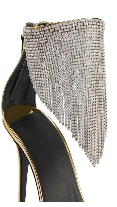 GOLDENE ABSATZSCHUHE MIT KRISTALLQUASTE