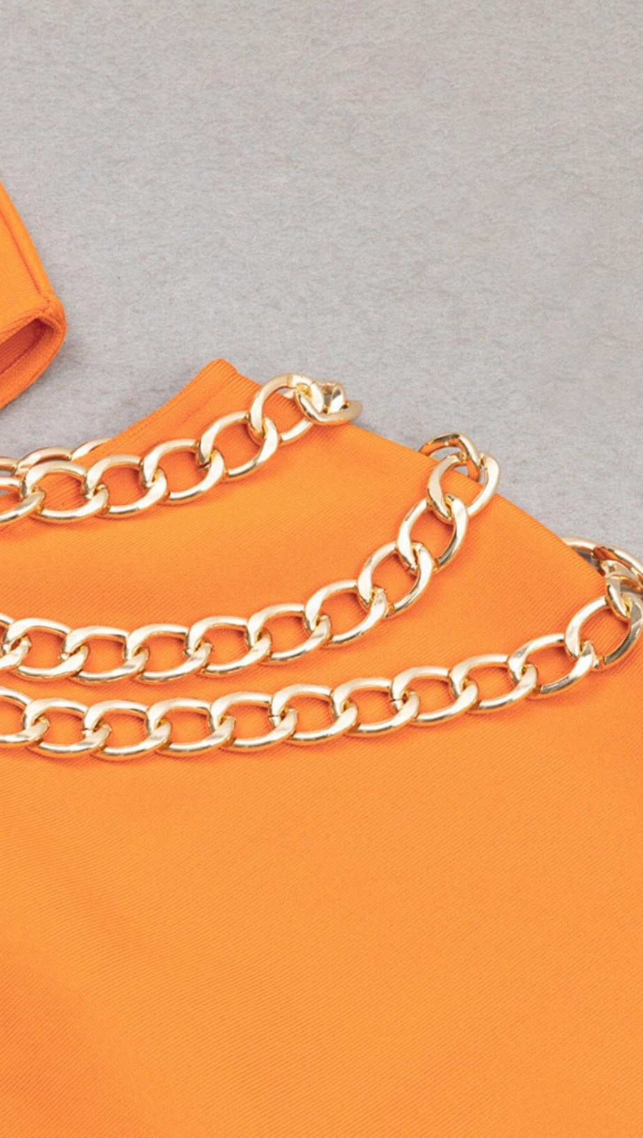 MIDIKLEID MIT AUSSCHNITT IN ORANGE 