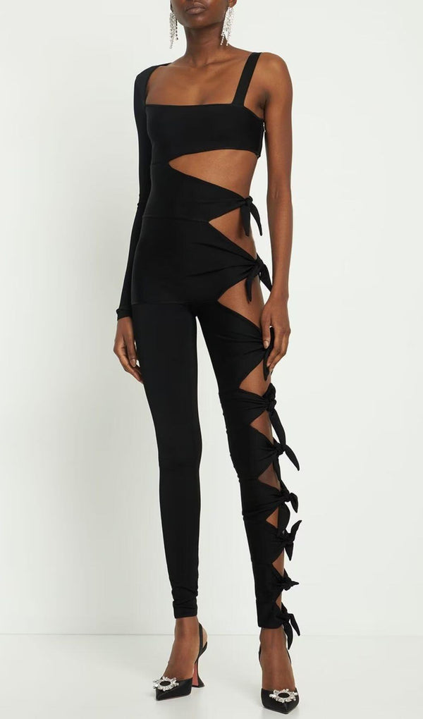 CUT OUT SINGLE-SLEEVE JUMPSUIT IN BLACK