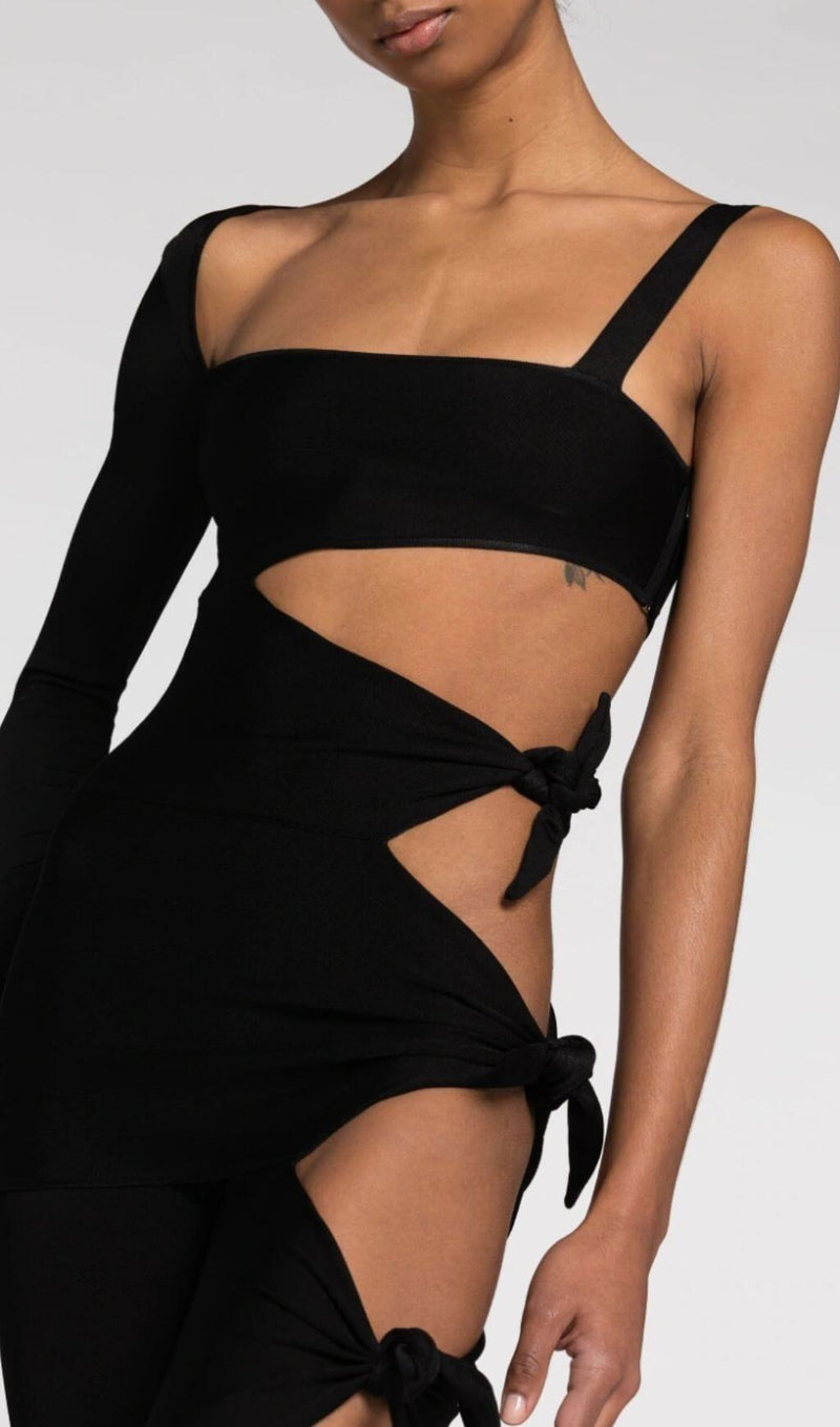 CUT OUT SINGLE-SLEEVE JUMPSUIT IN BLACK