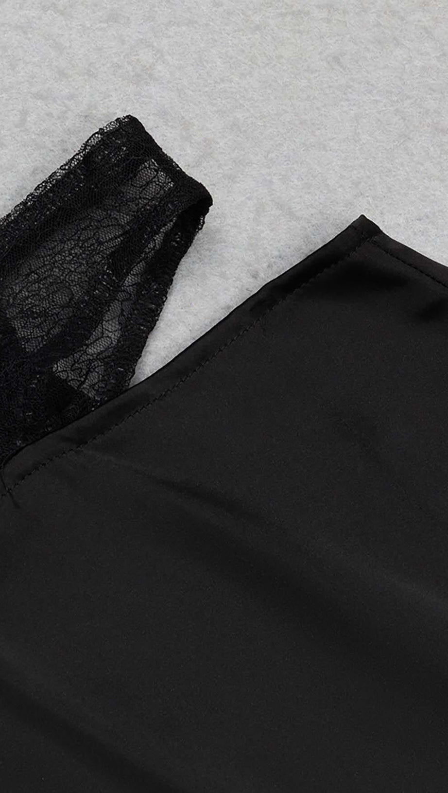 MIDIKLEID AUS CUTOUT-KORSETTSPITZE IN SCHWARZ