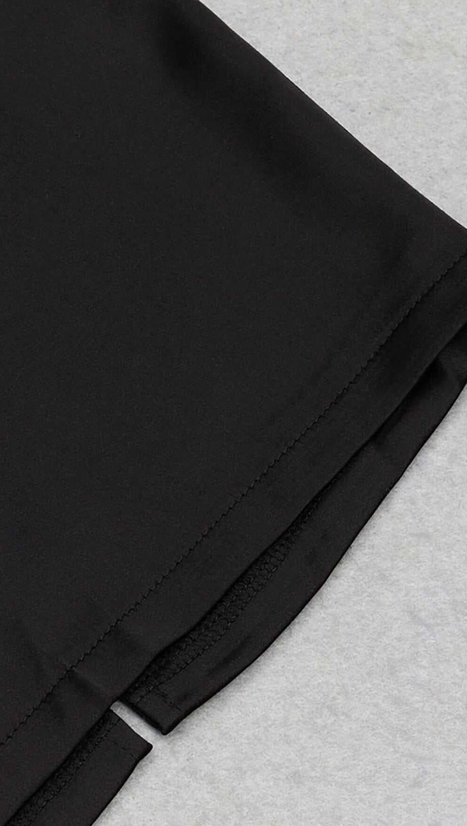 MIDIKLEID AUS CUTOUT-KORSETTSPITZE IN SCHWARZ