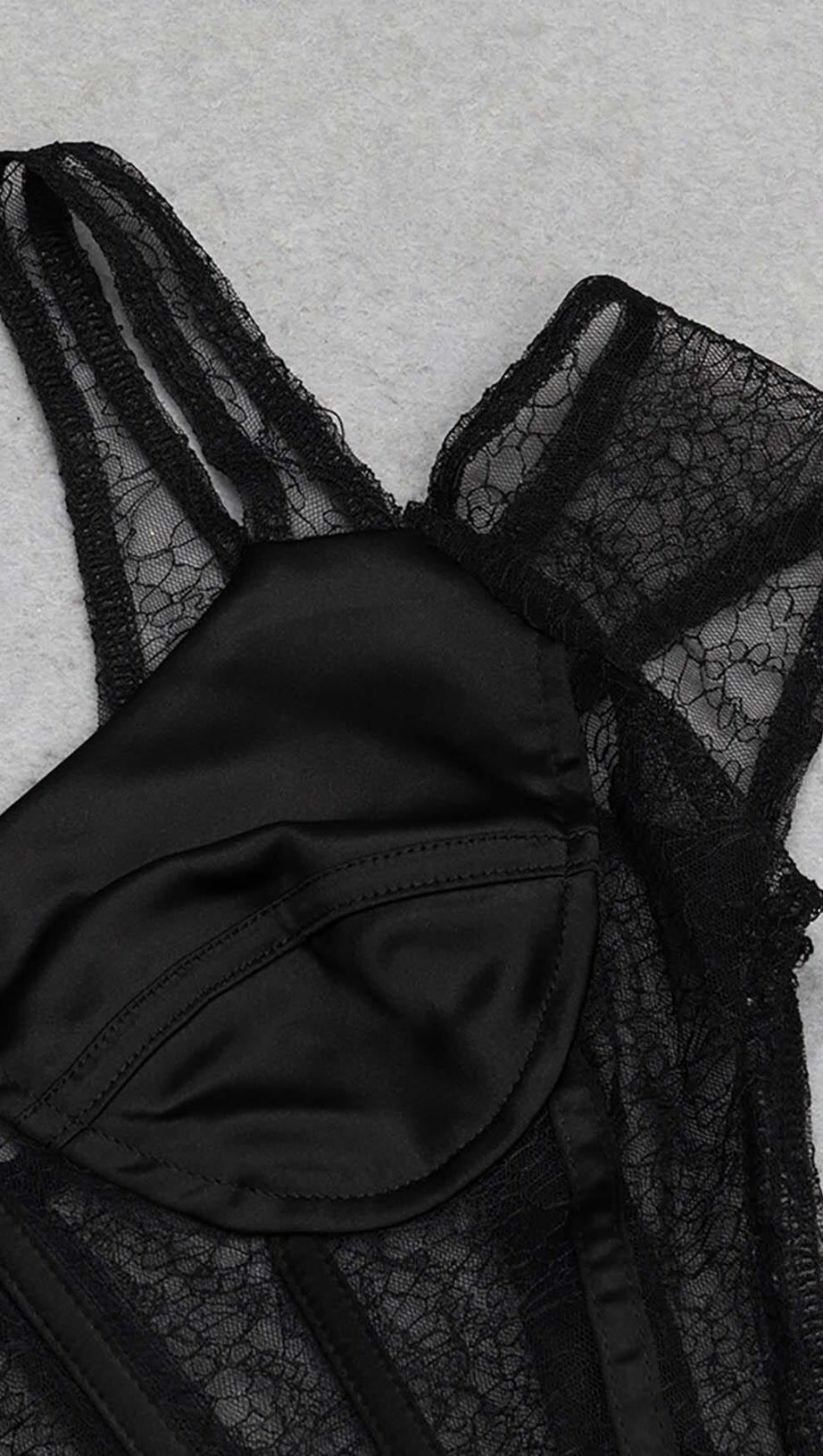 MIDIKLEID AUS CUTOUT-KORSETTSPITZE IN SCHWARZ