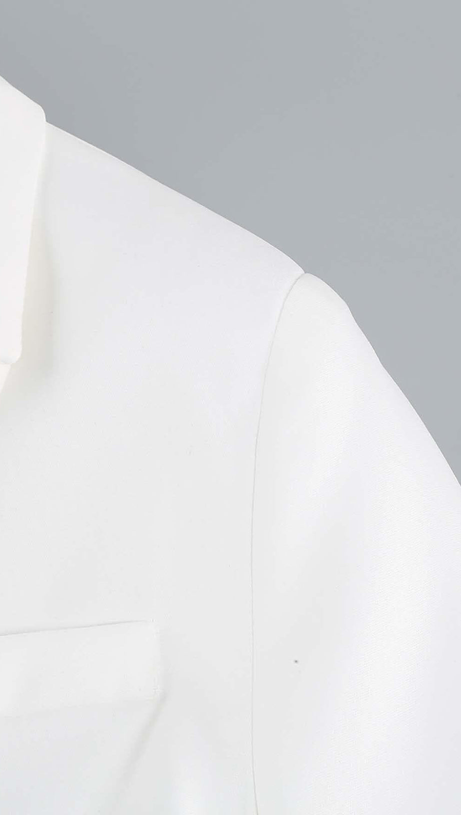 GIACCA DI PIUME E GONNA CORTA IN BIANCO