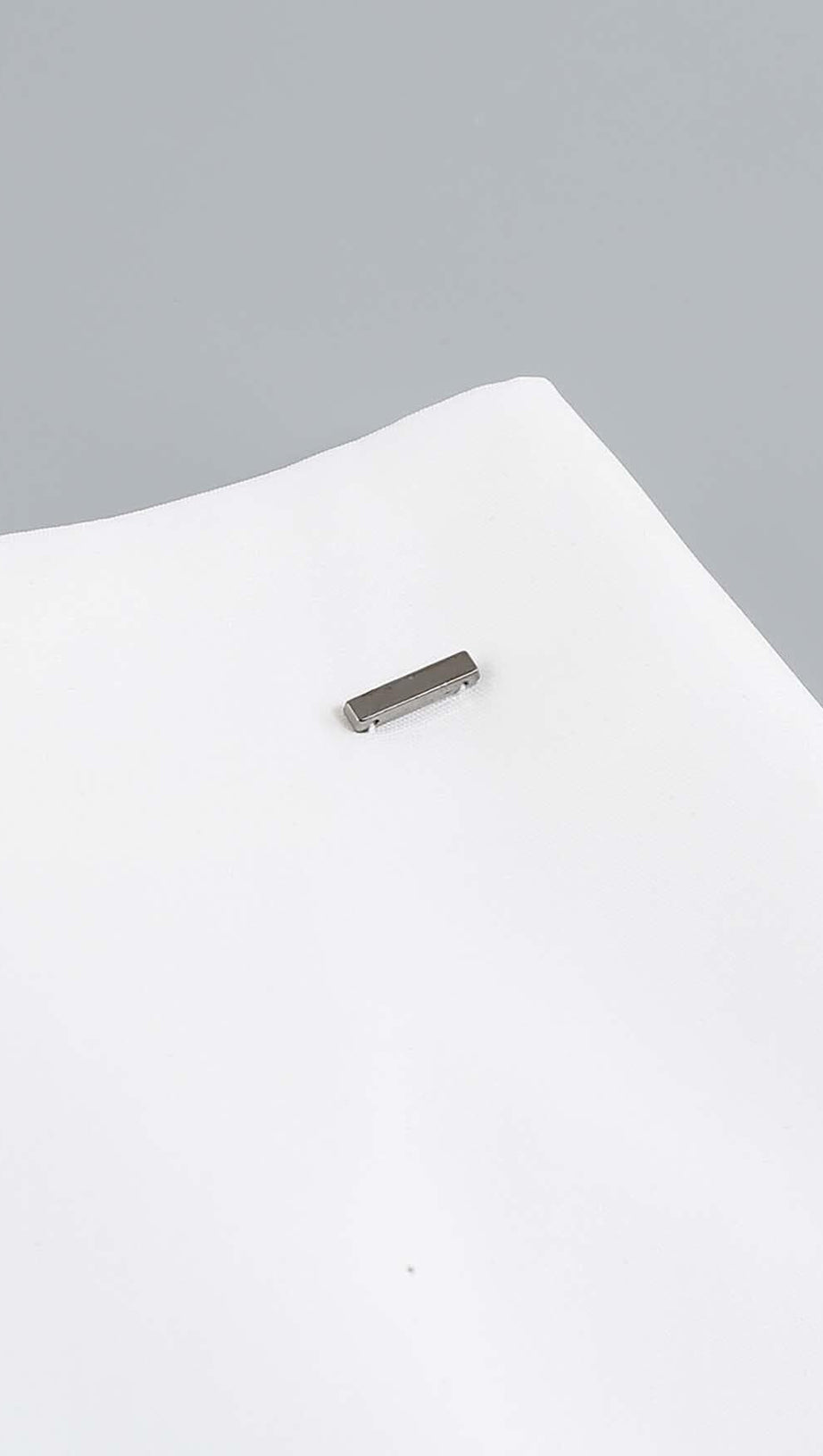 GIACCA DI PIUME E GONNA CORTA IN BIANCO