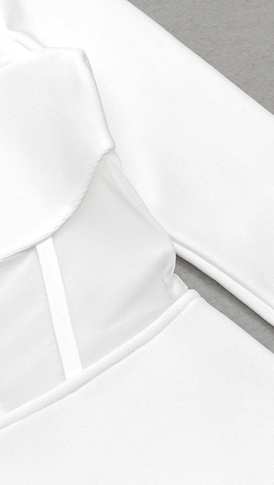 MIDIKLEID MIT FISCHGRÄTEN-SCHLITZ