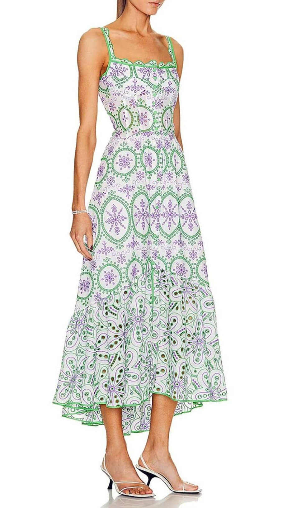 ABITO LUNGO RICAMATO CON OCCHIELLI FLOREALI E PETALI DI ROSA