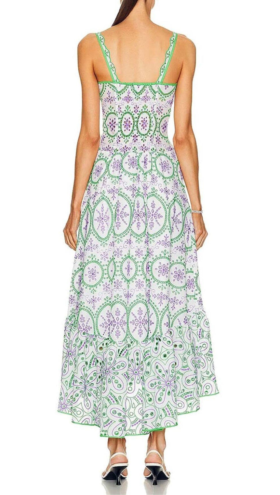 ABITO LUNGO RICAMATO CON OCCHIELLI FLOREALI E PETALI DI ROSA