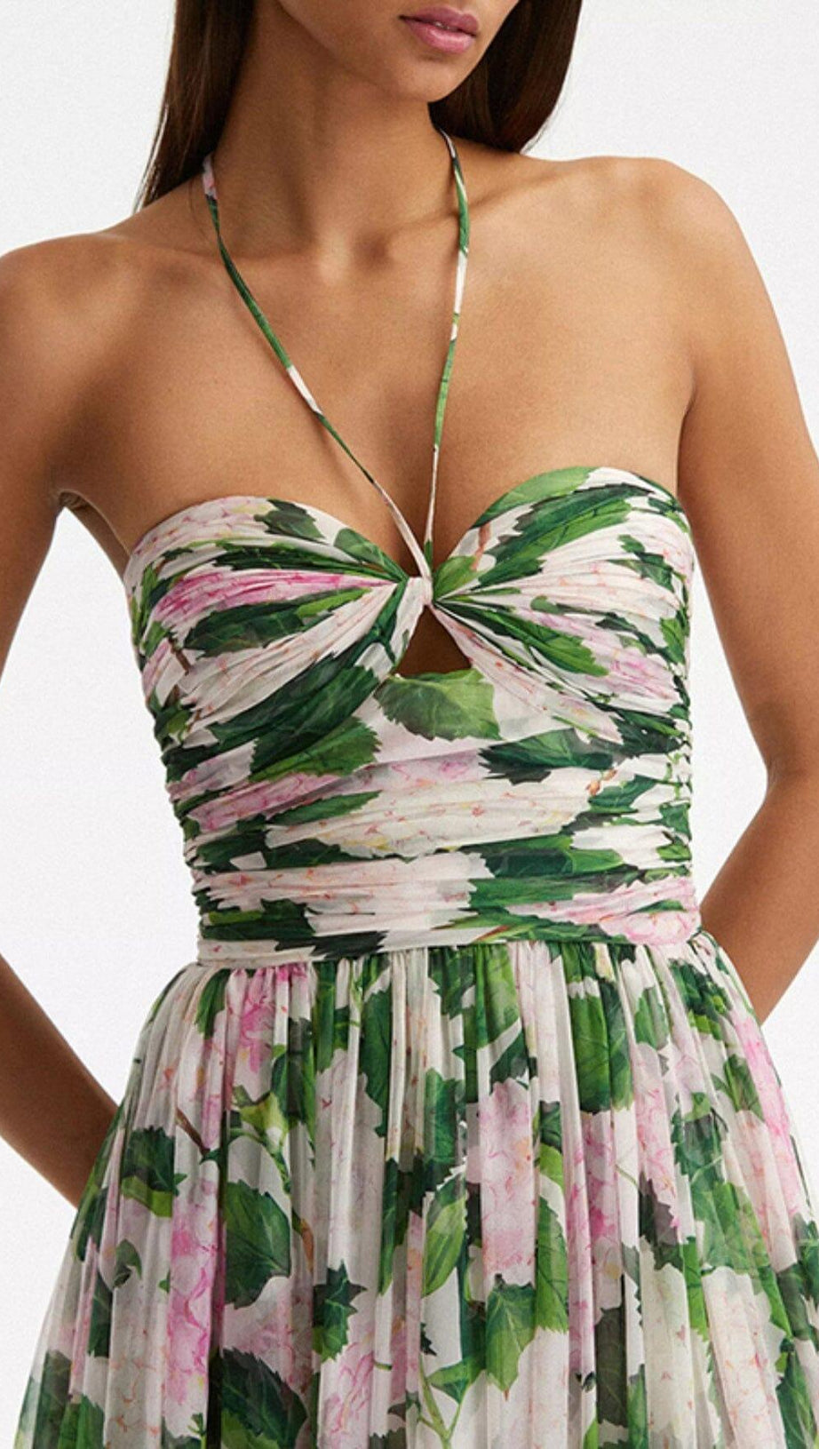 BLUMEN-NECKHOLDER-MAXIKLEID IN GRÜN