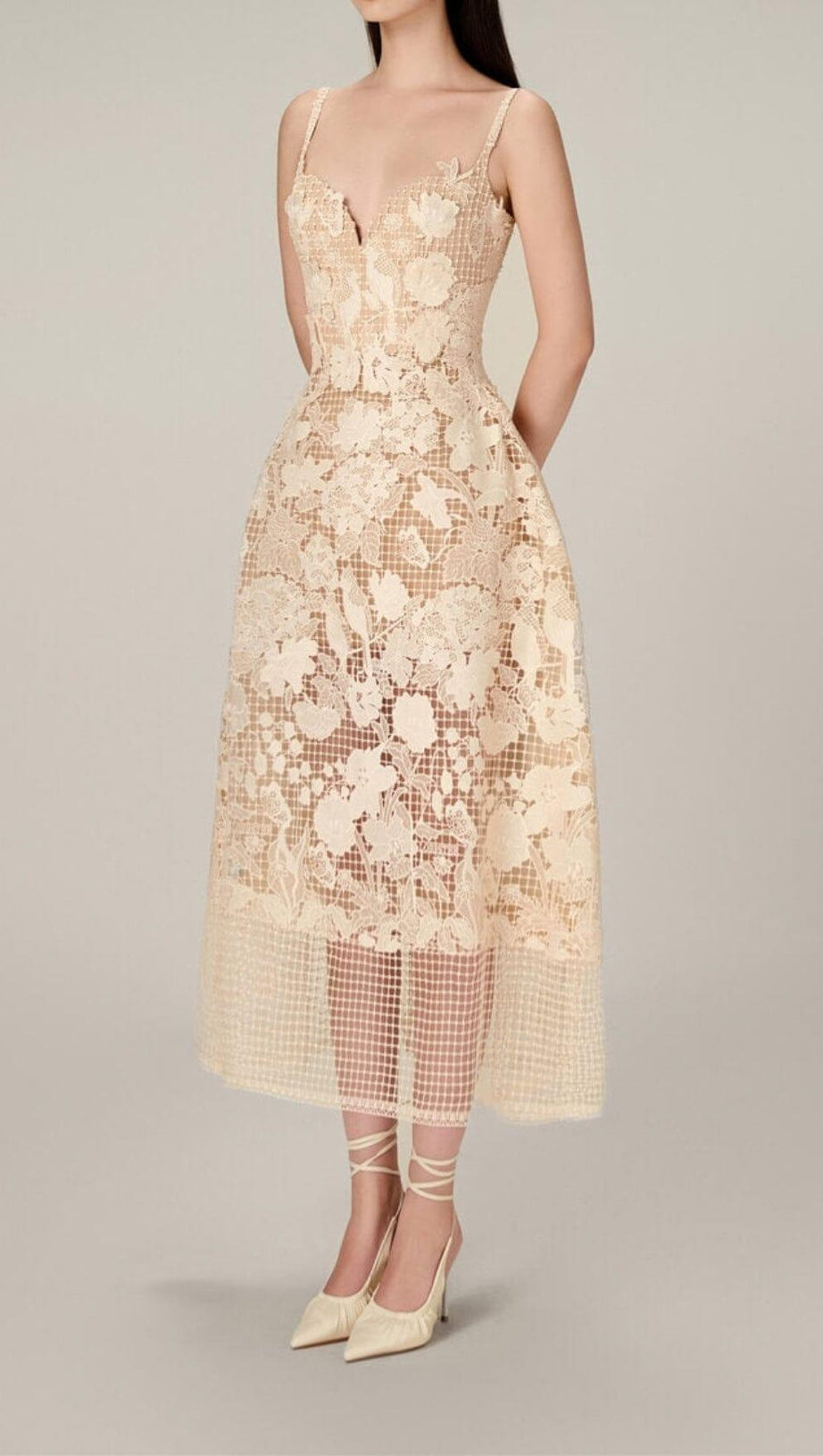 ABITO MIDI CON SPALLINE FLOREALI IN LEGNO