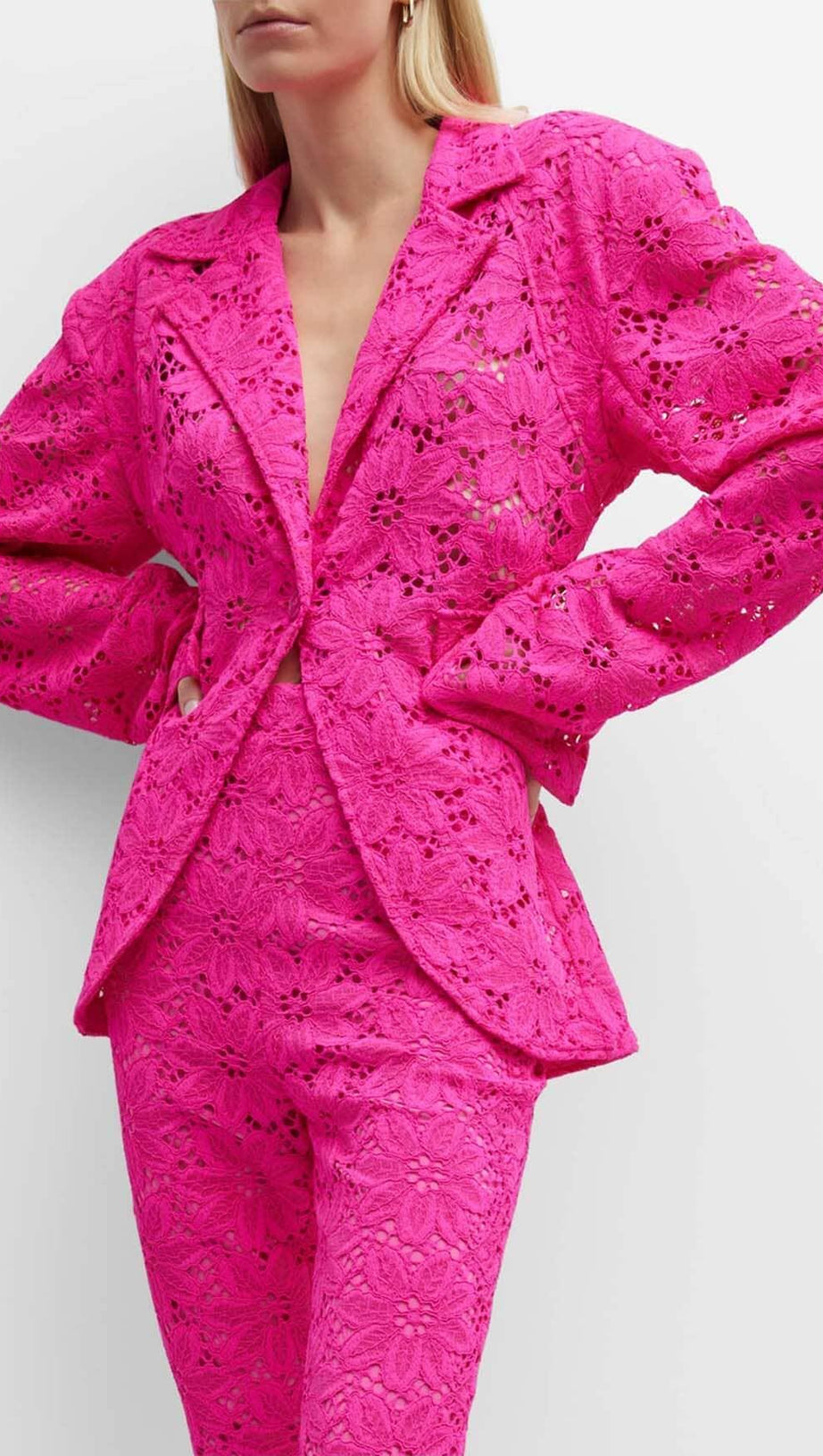 ABITO DUE PEZZI IN PIZZO CON RICAMI FLOREALI ROSA