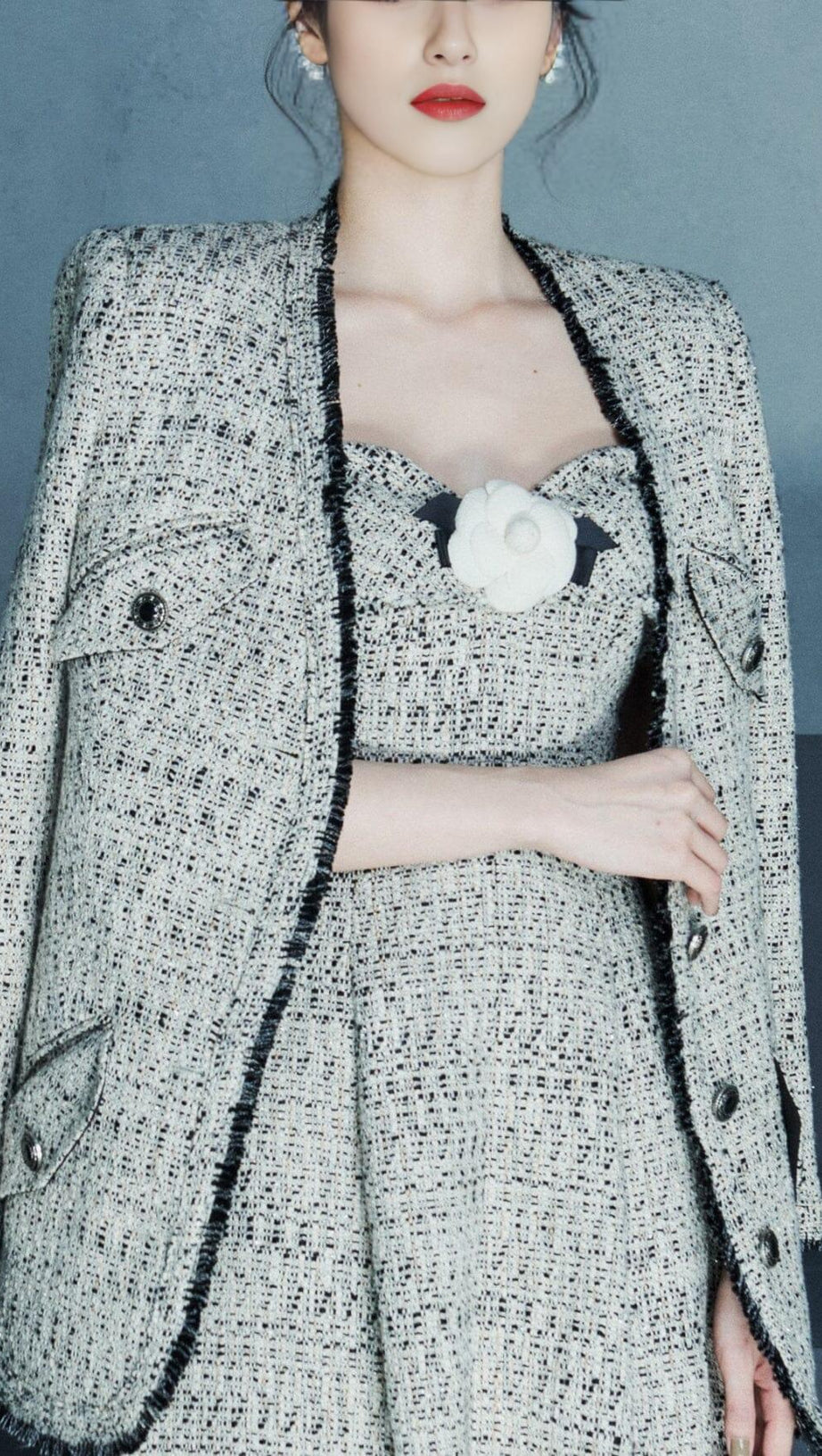 ABITO MIDI GRIGIO CON DECORAZIONI A FIORI