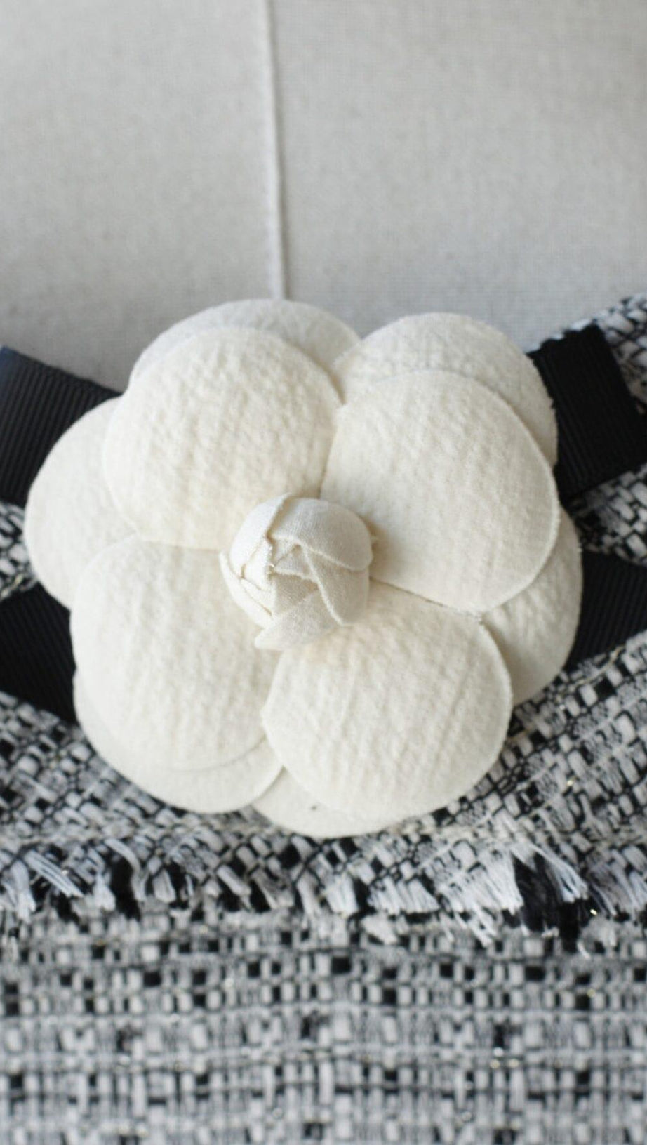 ABITO MIDI GRIGIO CON DECORAZIONI A FIORI