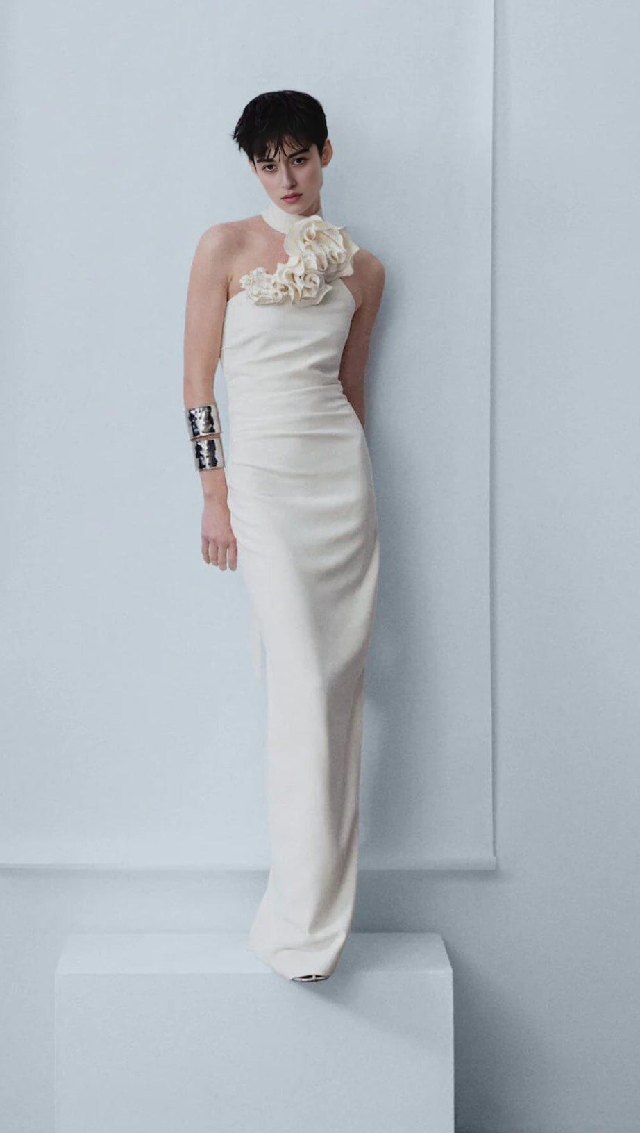 FLOWER SLEEVELESS MAXI DRESS IN WHITE