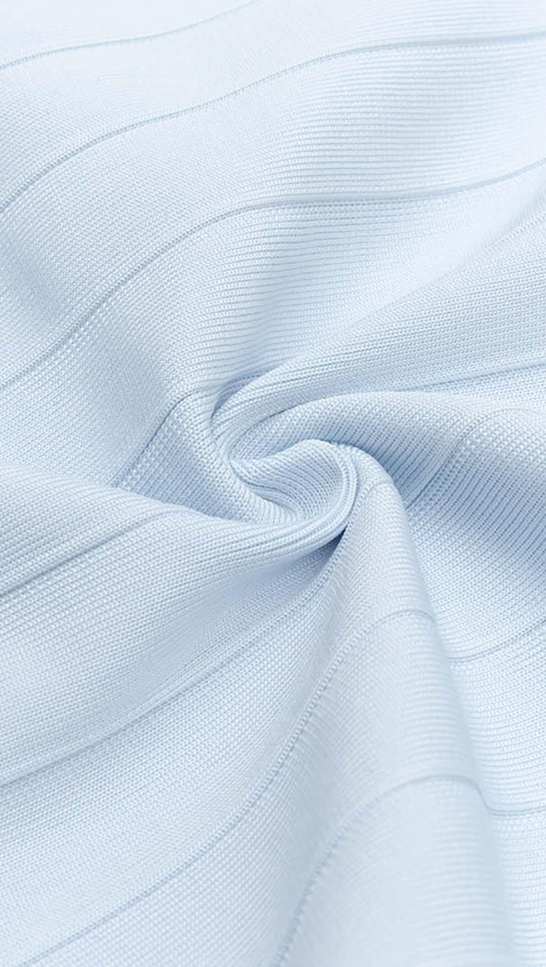 ABITO MIDI IN RETE CON COLLO ALTO IN AZZURRO CHIARO