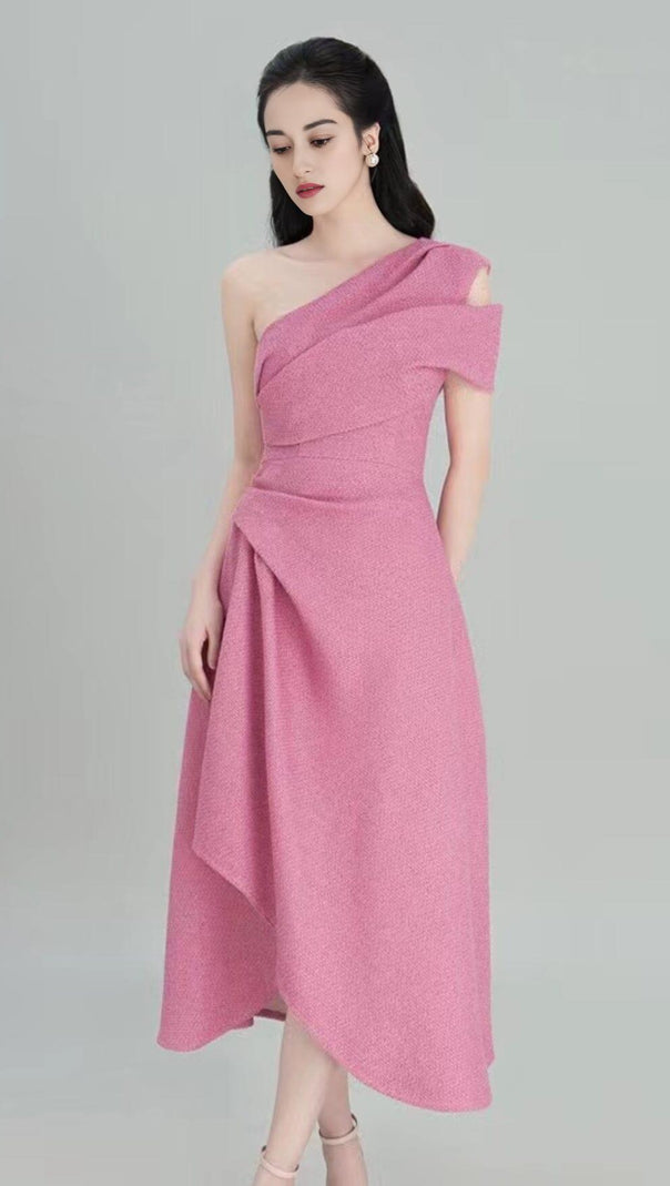 AIIZIE IRREGULAR ONE-SHOULDER MIDI DRESS IN RED - product image