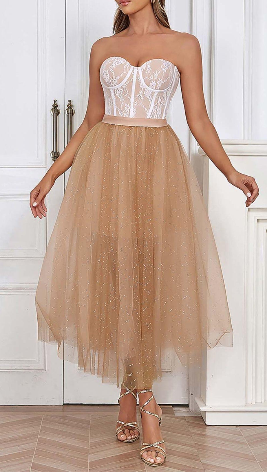 MIDIKLEID MIT SPITZENKORSETTSAUM IN BRAUN