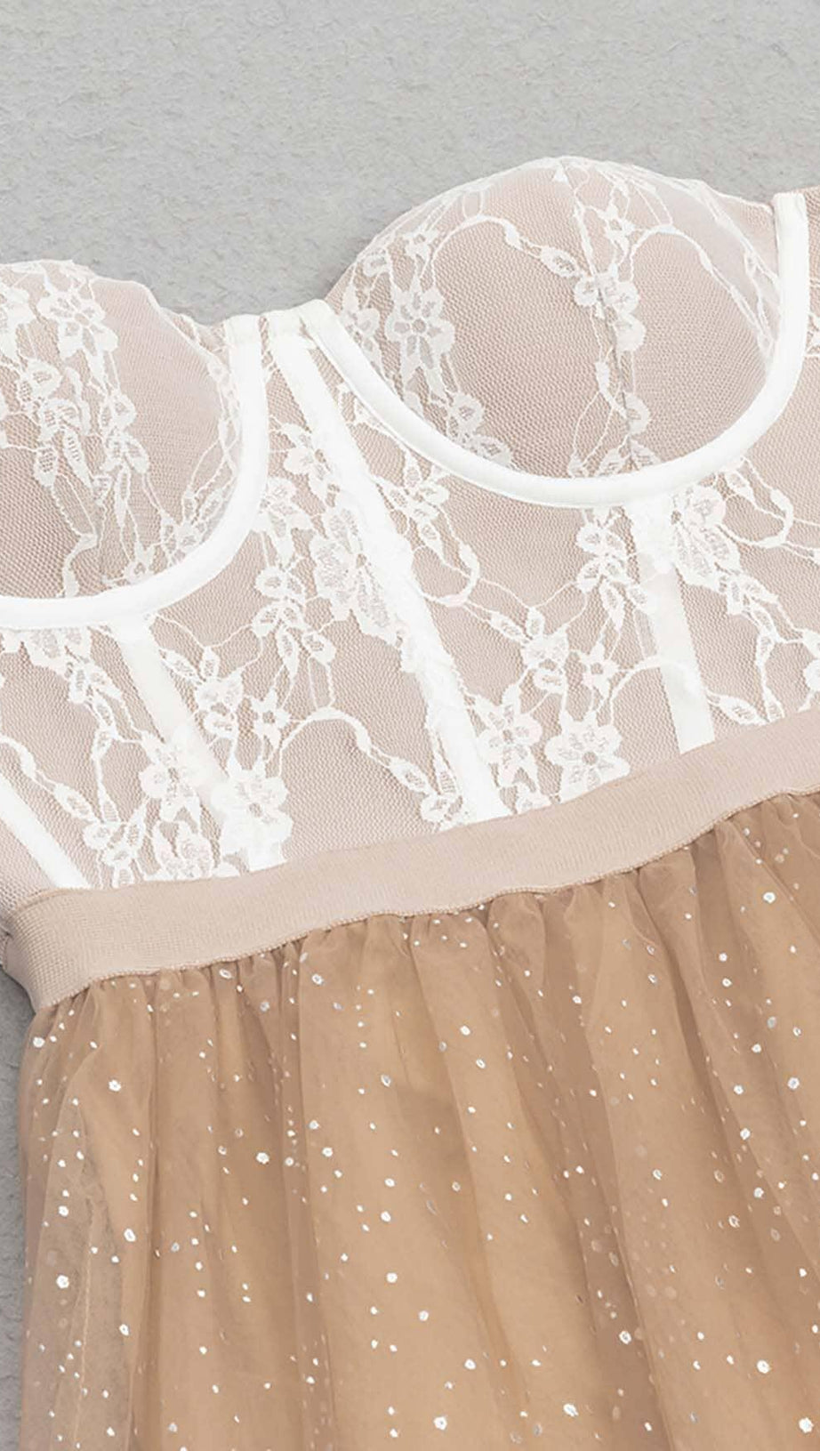 MIDIKLEID MIT SPITZENKORSETTSAUM IN BRAUN